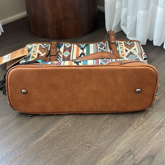 Justin Conceal Carry Jacquered Aztec print Tote w/Removable Key Fob,Western - Picture 10 of 16